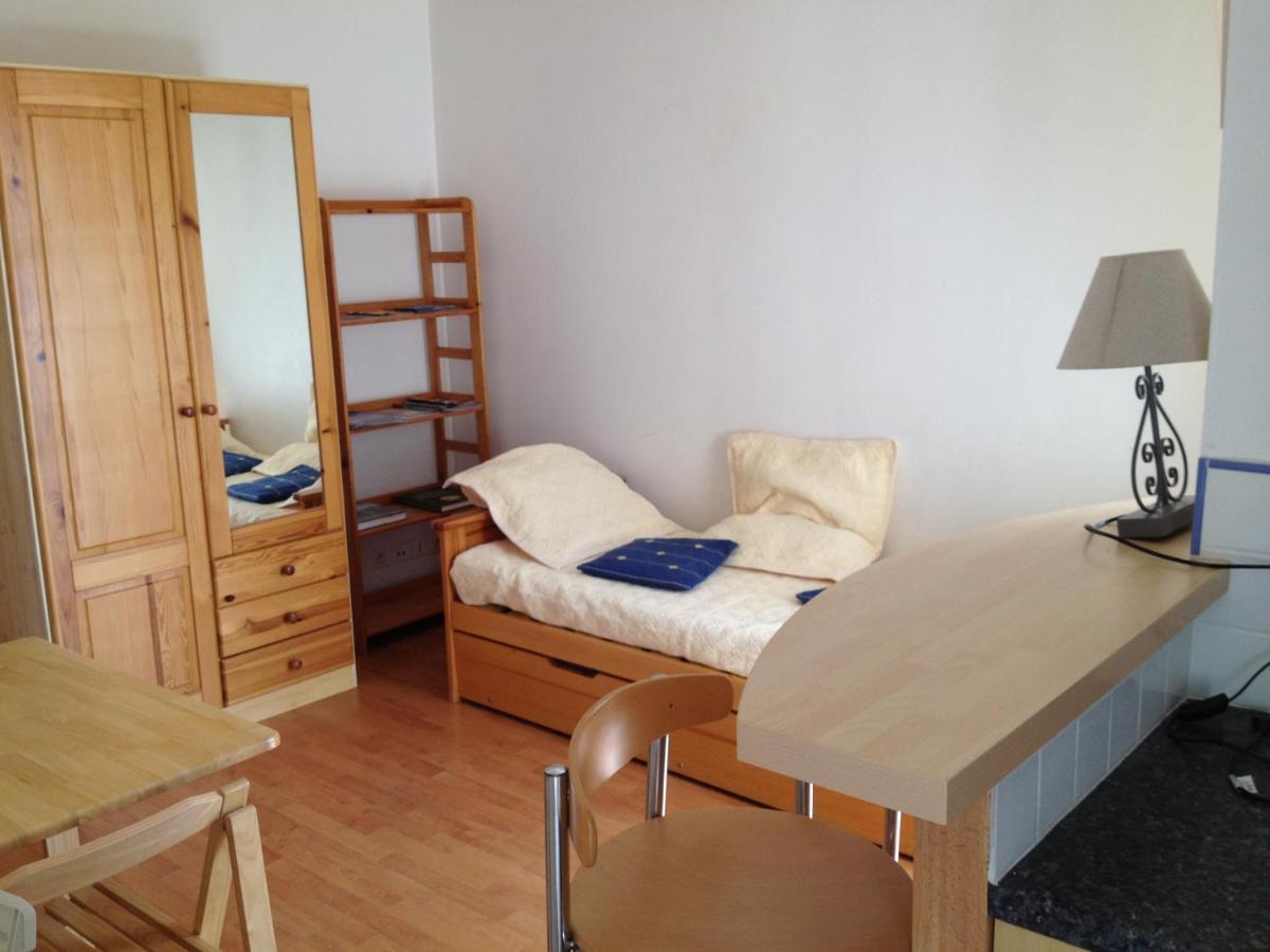 Joli Meuble + Parking En Sous Sol Apartment