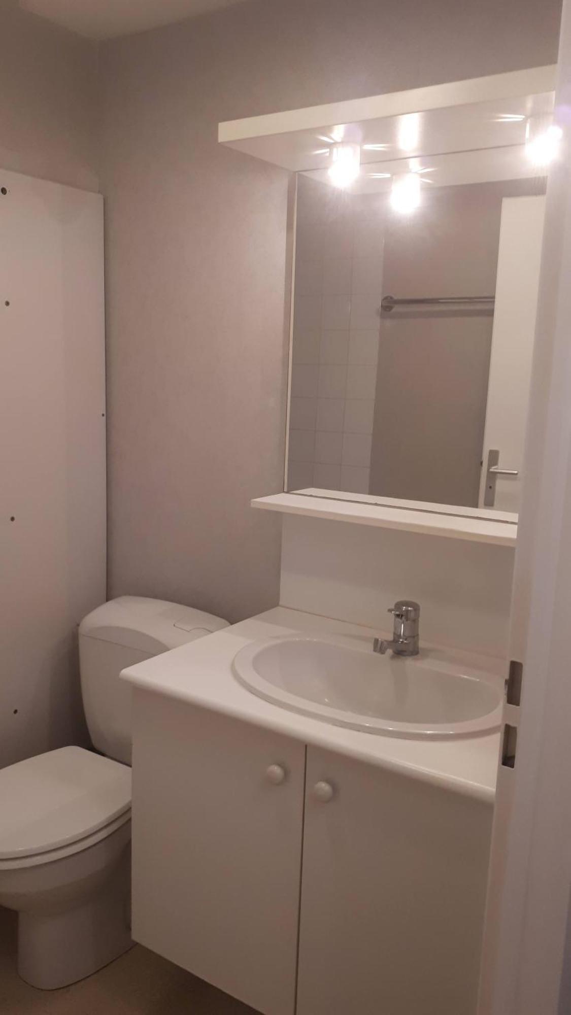 Joli Meuble + Parking En Sous Sol * La Rochelle (Charente-Maritime)