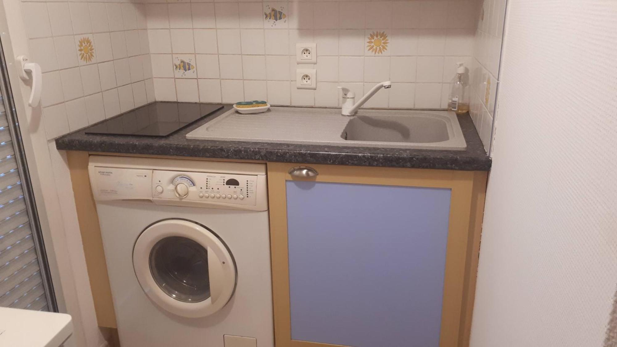 Joli Meuble + Parking En Sous Sol Apartment